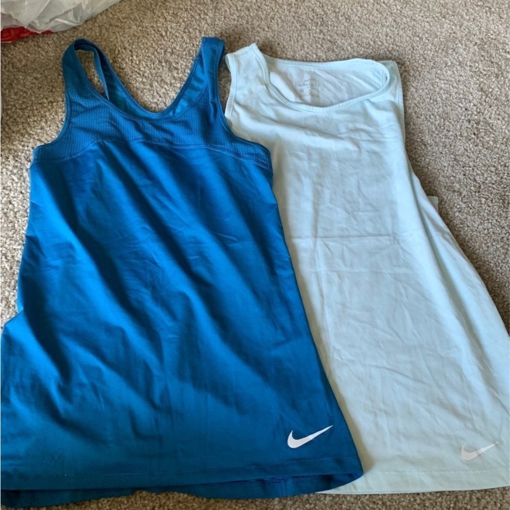 Nike tanks M